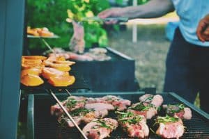 découvrez nos astuces et recettes pour un barbecue réussi ! profitez de moments conviviaux en plein air avec des conseils sur le choix des viandes, marinades et idées d'accompagnements pour régaler vos invités.